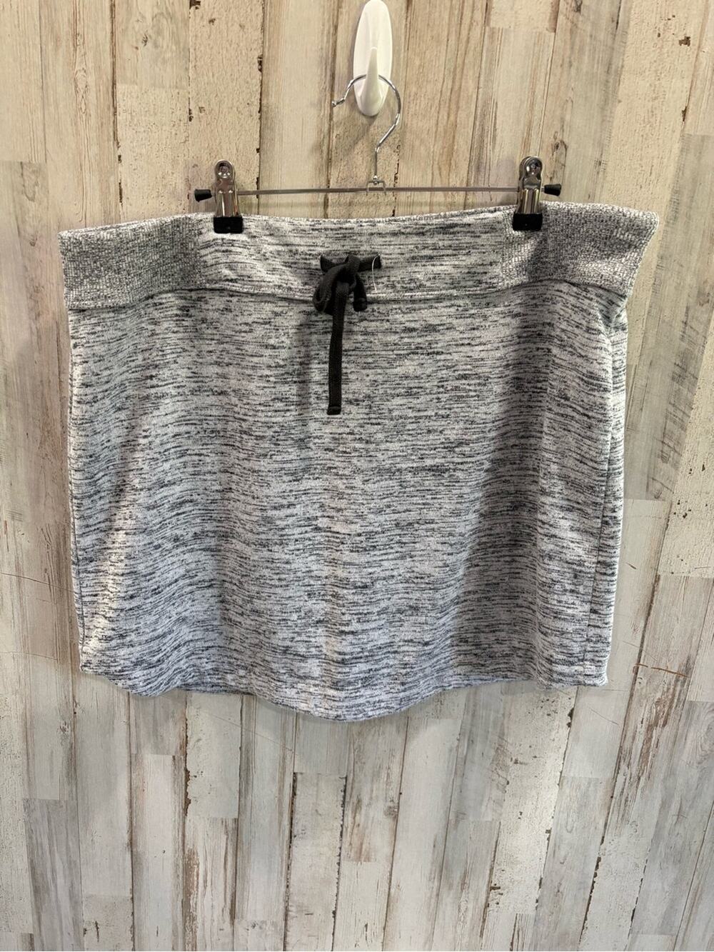 Athleta Downplay Pull On Skirt All Seasons In Heather Gray Size XL Lounge Active